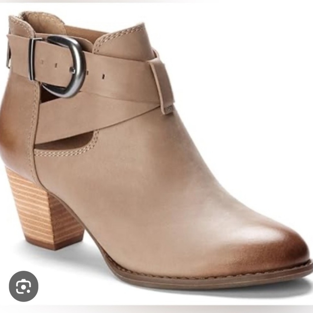 Vionic Rory Leather Cut-out Ankle Boots
